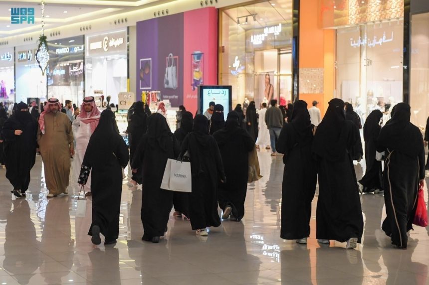 قبل عيد الفطر.. أسواق العاصمة المقدسة تشهد كثافة من المتسوقين