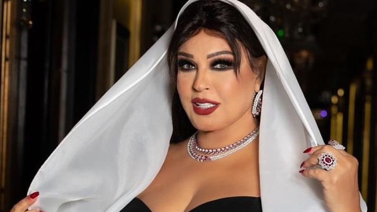 عباية ولا فستان؟.. فيفي عبده بإطلالة جريئة ومثيرة للجدل| شاهد