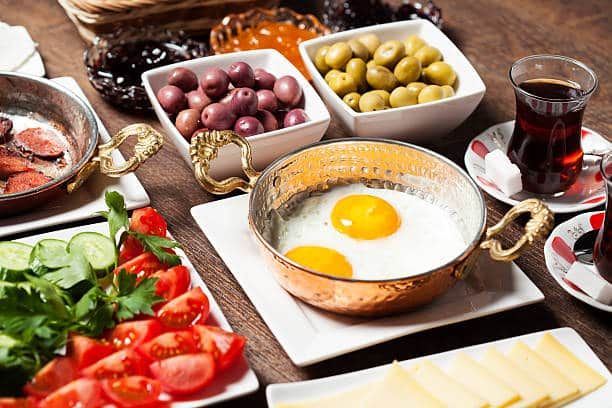 الامارات | على رأسها الشاي والقهوة .. هذه الأشياء ممنوع تناولها صباحاً على وجبة الإفطار !