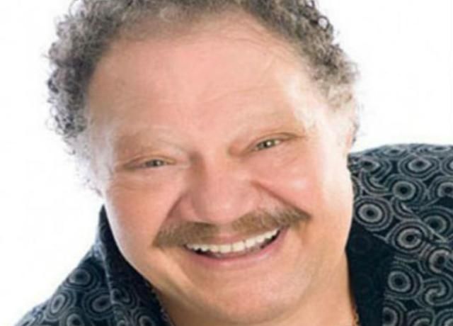 «عتبات البهجة» لا يليق بالفخراني