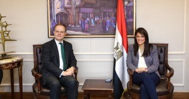 المشاط تبحث مع سفير بريطانيا تنفيذ برنامج تمويل سياسات التنمية