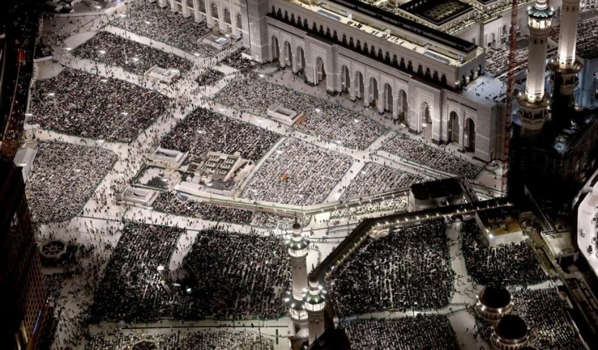 ليلة الـ29.. أكثر من مليونين ونصف من ضيوف الرحمن يشهدون ختم القرآن الكريم بالمسجد الحرام