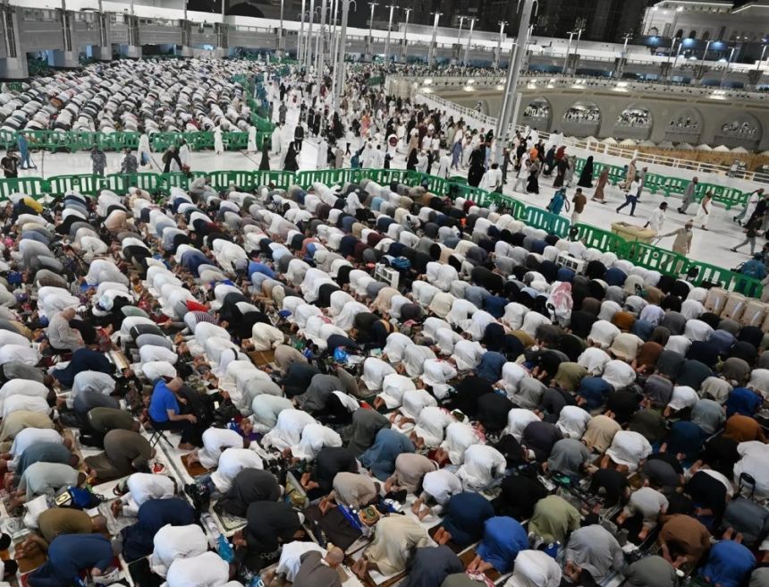 ليلة الـ29.. أكثر من مليونين ونصف من ضيوف الرحمن يشهدون ختم القرآن الكريم بالمسجد الحرام