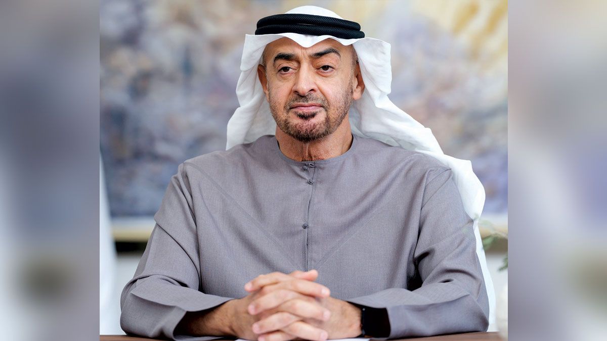 الامارات | رئيس الدولة يتبادل هاتفياً تهاني عيد الفطر مع سلطان عمان وملك البحرين