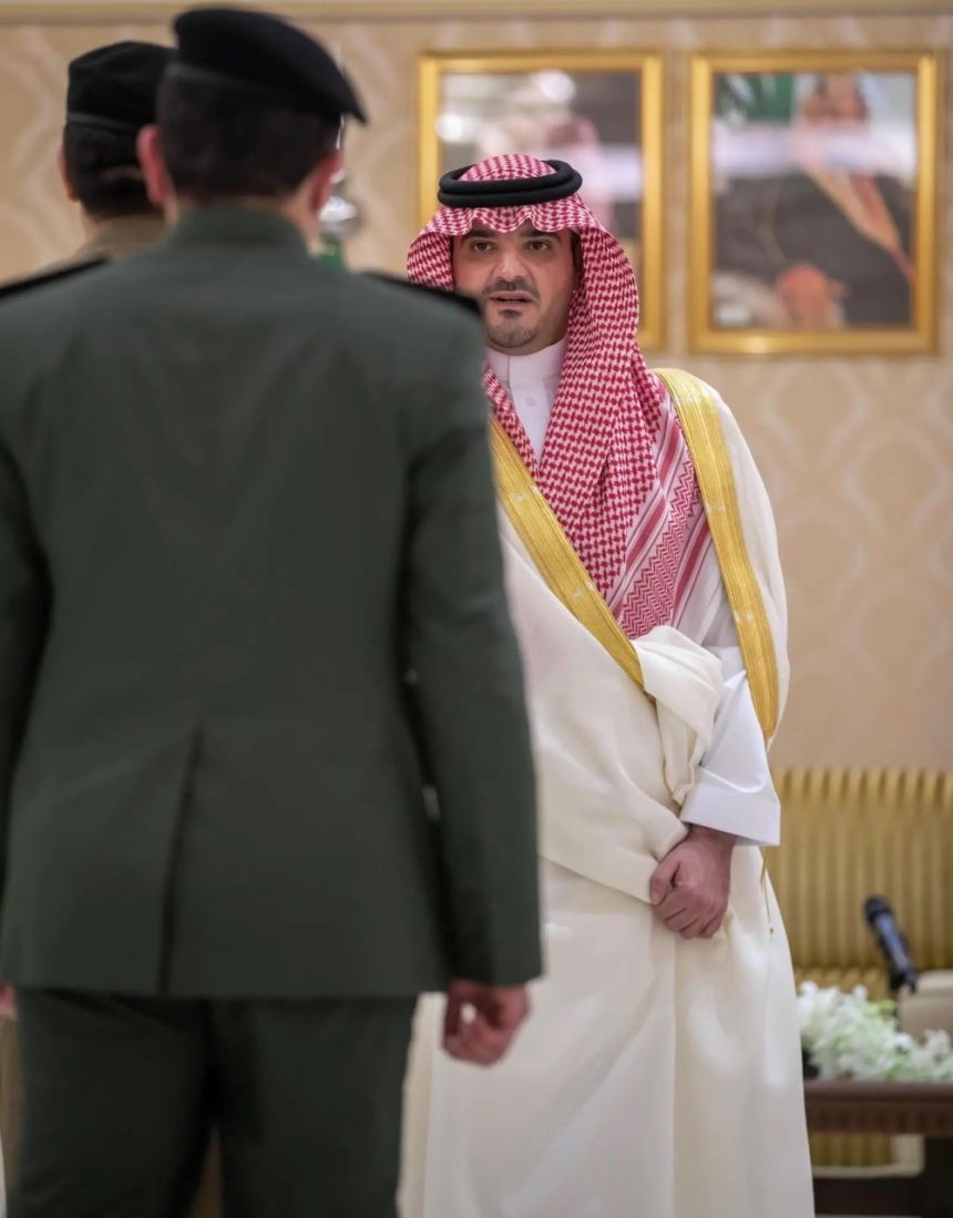 الأمير عبدالعزيز بن سعود يلتقي كبار المسؤولين بـ"الداخلية" وقادة القطاعات الأمنية