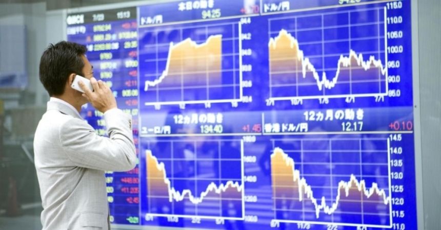 تراجع نيكي الياباني مع توخي المستثمرين الحذر قبيل بيانات تضخم أمريكية