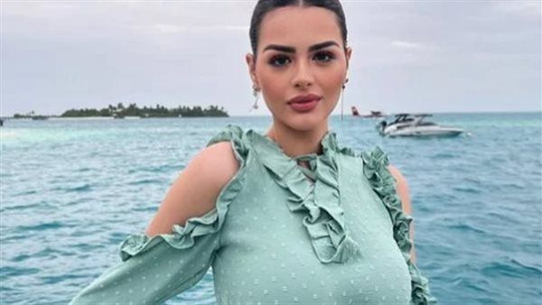 هنادي مهنا تهنئ جمهورها بعيد الفطر من على شاطئ البحر