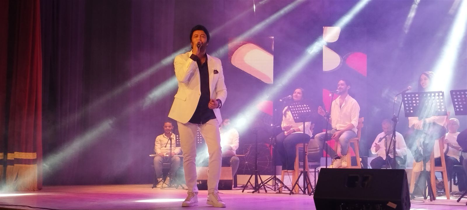 أنا بطل .. الفنان سامح يسرى يحيى احتفال عيد الفطر في السامر بأجواء كرنفالية