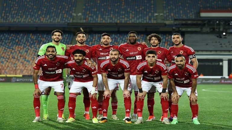 "مثير للجدل على تقنية الفيديو".. الخليج 365 يكشف طاقم تحكيم مباراة مازيمبي والأهلي