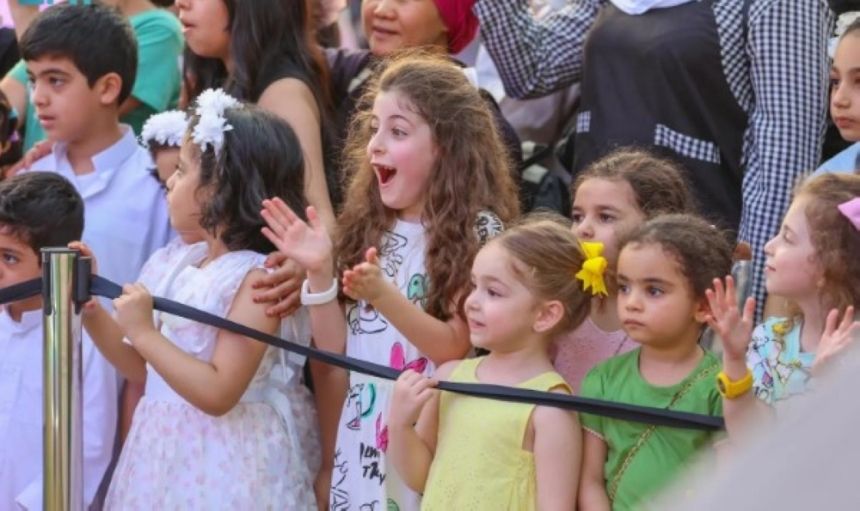 صور.. عروض عالمية بحي السفارات في الرياض احتفاء بعيد الفطر