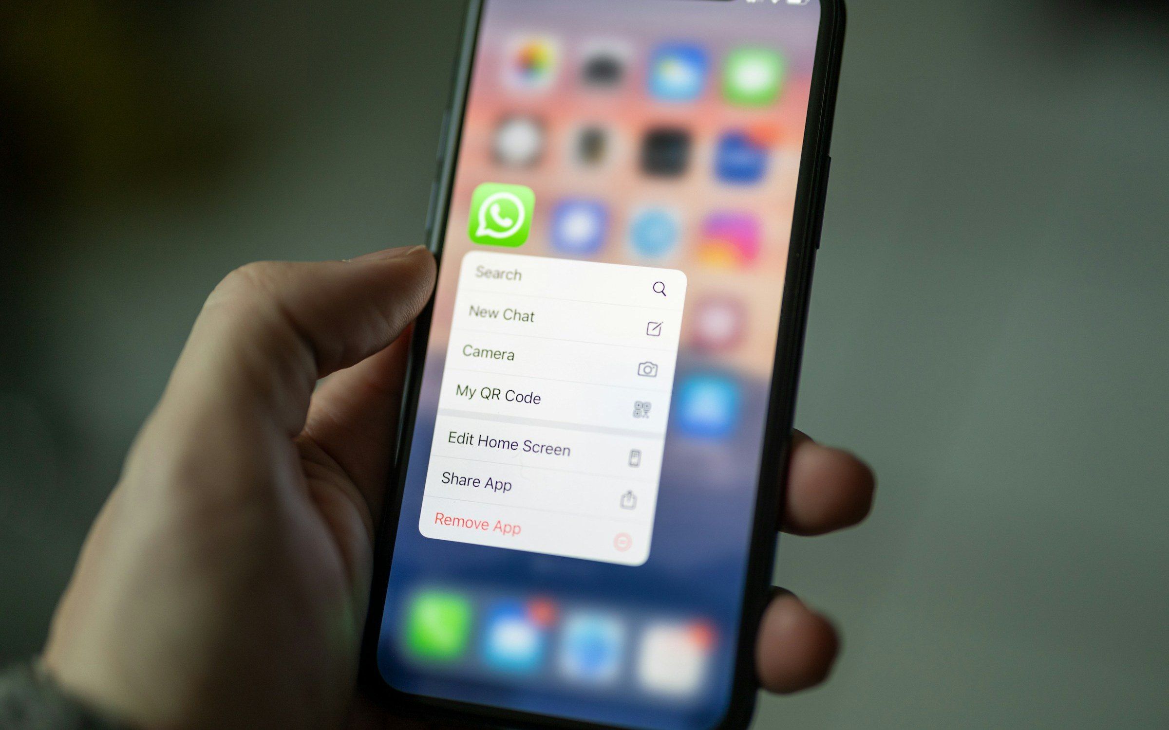 تكنولوجيا: تطبيق WhatsApp يحصل على برنامج chatbot يعمل بالذكاء الاصطناعي