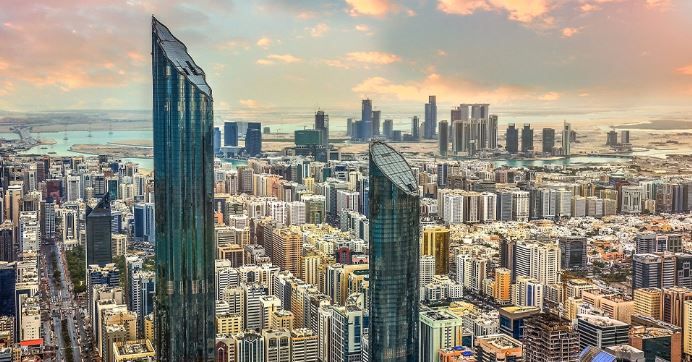 الامارات | تفعيل الدراسة والعمل عن بعد غداً في أبوظبي