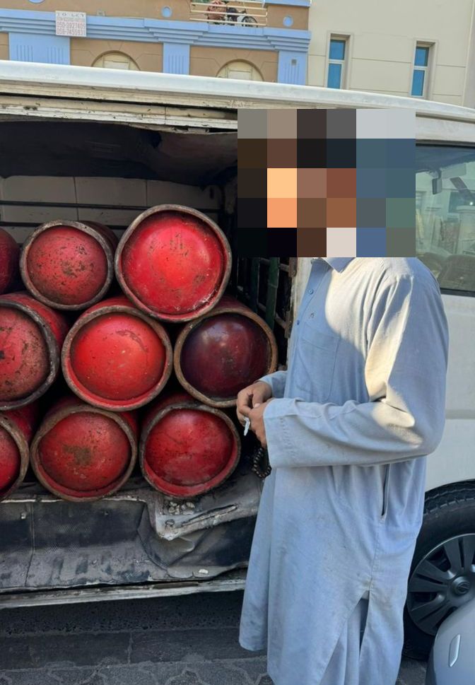 الامارات | حذرت من خطورتها .. شرطة دبي تضبط حافلة ركاب محملة باسطوانات غاز