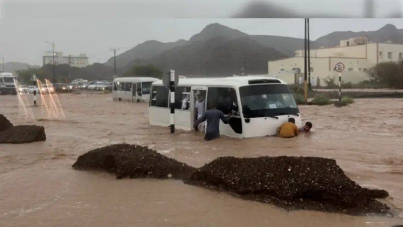 سيول في عُمان تودي بـ17 شخصاً على الأقل معظمهم تلاميذ