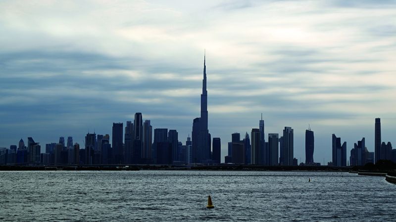 الامارات | طقس الإمارات غداً.. غائم جزئياً بوجه عام مع استمرار سقوط الأمطار