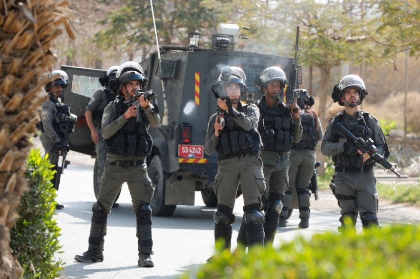 نقابة الصحفيين الفلسطينيين: الاحتلال اعتقل نحو 100 صحفي منذ 7 أكتوبر