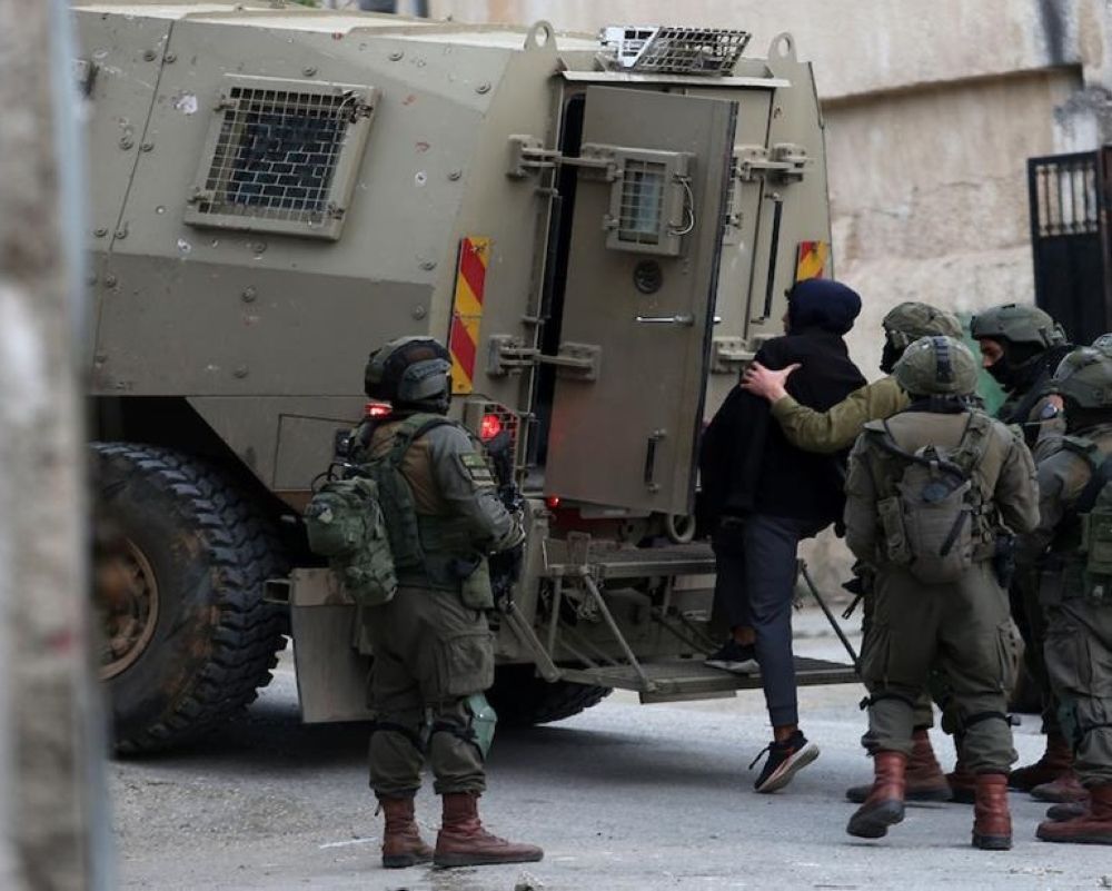نقابة الصحفيين الفلسطينيين: الاحتلال اعتقل نحو 100 صحفي منذ 7 أكتوبر