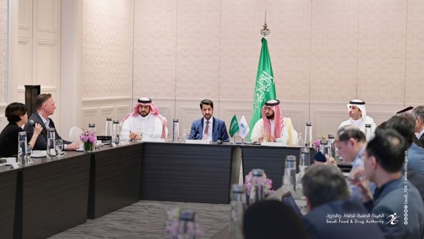 "الغذاء والدواء" تستعرض تطلعات القطاع الخاص مع شركات الأغذية السنغافورية