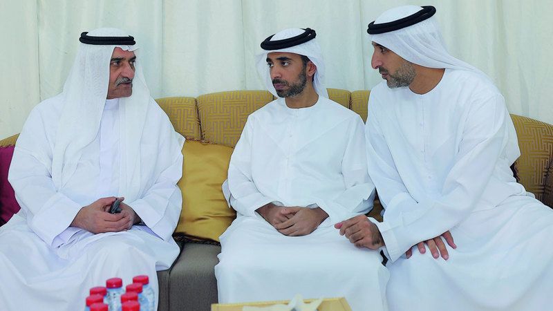 الامارات | حاكم الفجيرة يقدّم واجب العزاء في حشر بن حمد بن جمعة آل مكتوم