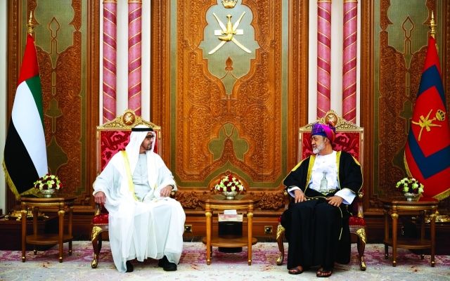 الخليج اليوم .. رئيس الدولة وسلطان عمان يبحثان غداً العلاقات الأخوية ومسارات التعاون والعمل المشترك