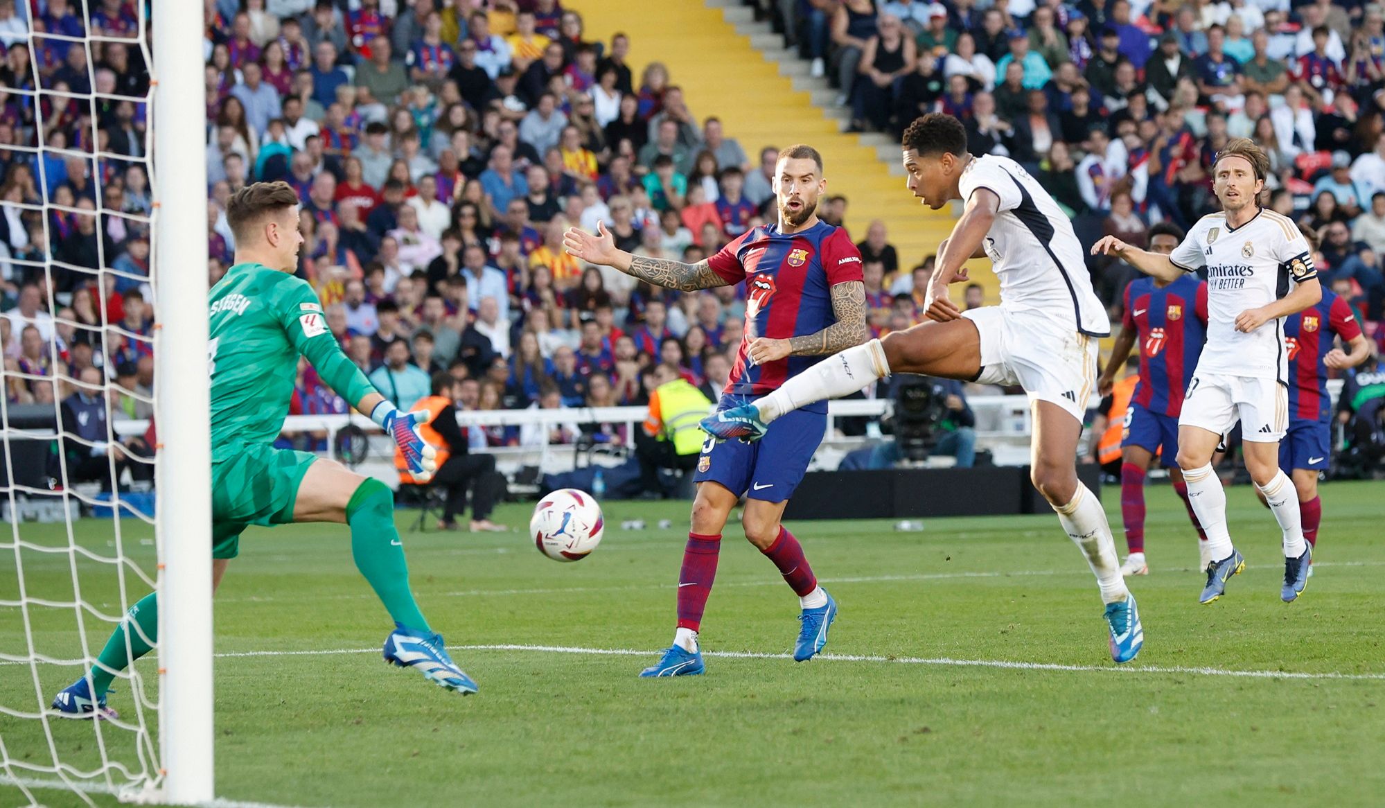 الامارات | تعرف على أبرز مباريات الأحد.. "كلاسيكو" ريال مدريد وبرشلونة الأهم