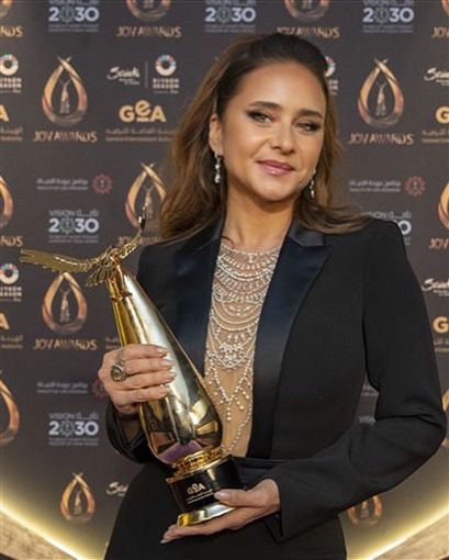 ياسمين عز ونيللي كريم بنفس الـ Jumpsuit.. أيهما بدت أجمل؟ – أحكم بنفسك
