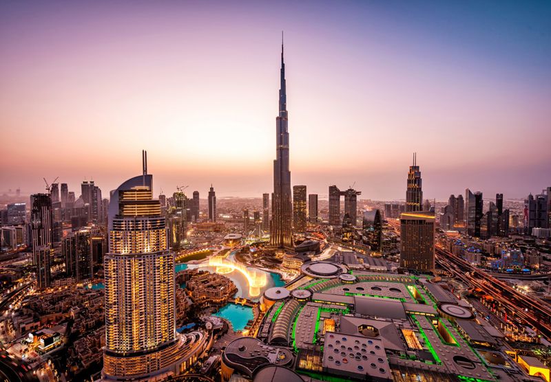 نوع الوظيفة ليس شرطاً لحصول الوافدين بالإمارات على تأشيرات الإقامة لأفراد أسرهم