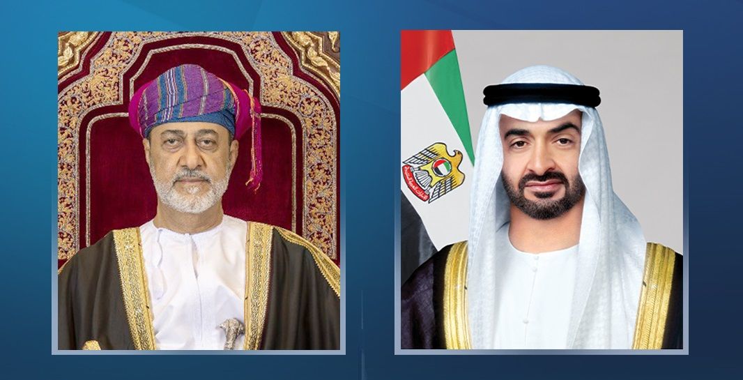 الامارات | رئيس الدولة في مقدمة مستقبليه .. سلطان عمان يصل الإمارات في زيارة دولة