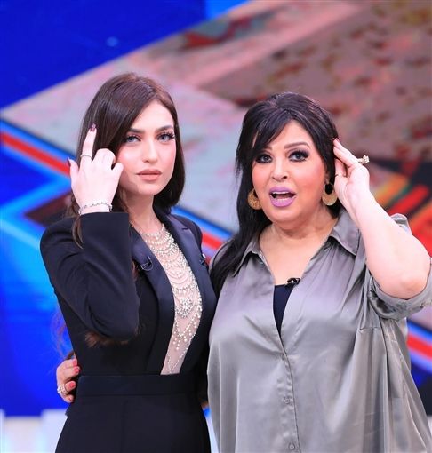 ياسمين عز ونيللي كريم بنفس الـ Jumpsuit.. أيهما بدت أجمل؟ – أحكم بنفسك