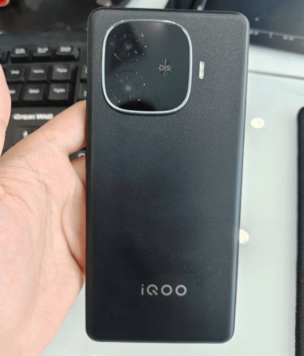 تكنولوجيا: صور حية تؤكد تصميم هاتف vivo iQOO Z9 Turbo