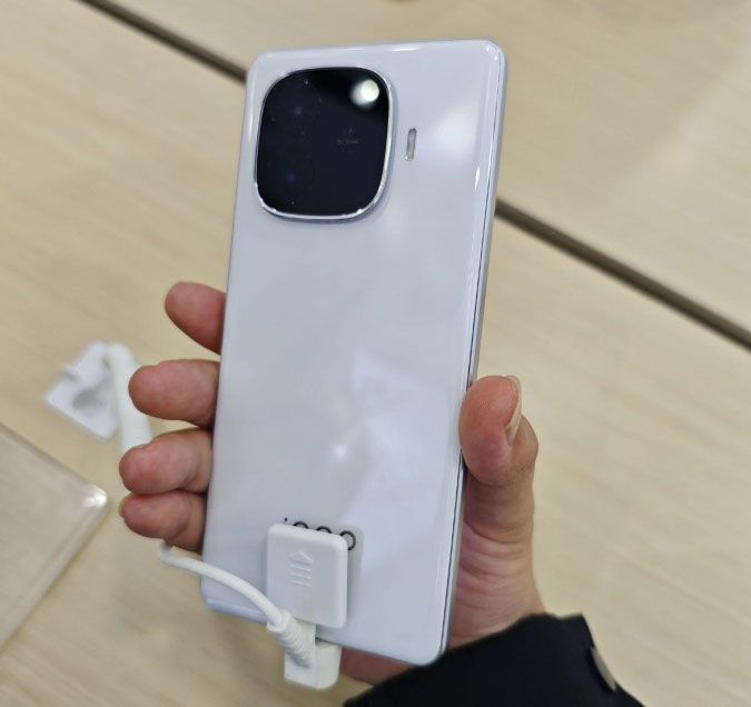 تكنولوجيا: صور حية تؤكد تصميم هاتف vivo iQOO Z9 Turbo