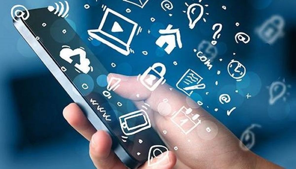 "واتساب" و"سناب شات" الأكثر استخداما.. تفاصيل تقرير "إنترنت السعودية"