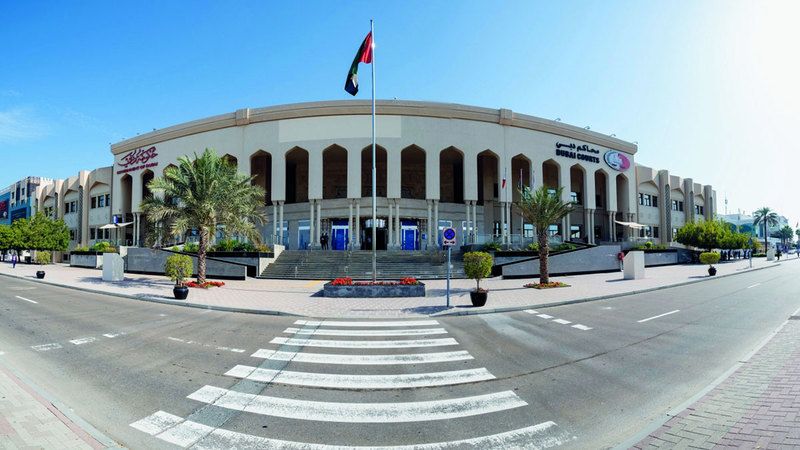 الامارات | إلزام مطعم واثنين من مشرفيه بسداد 500 ألف درهم لعامل