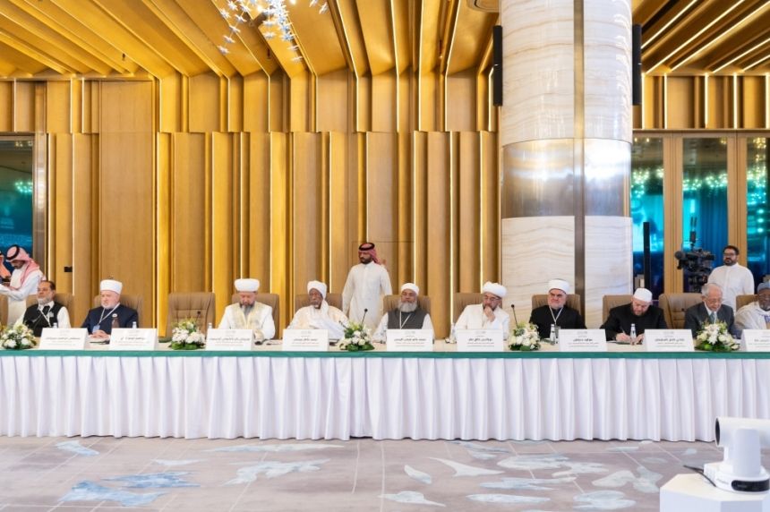 مفتي المملكة: السعودية حملت على عاتقها مسؤولية عظيمة تجاه المسلمين