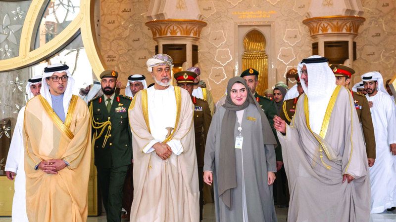 الامارات | سلطان عُمان يزور جامع الشيخ زايد