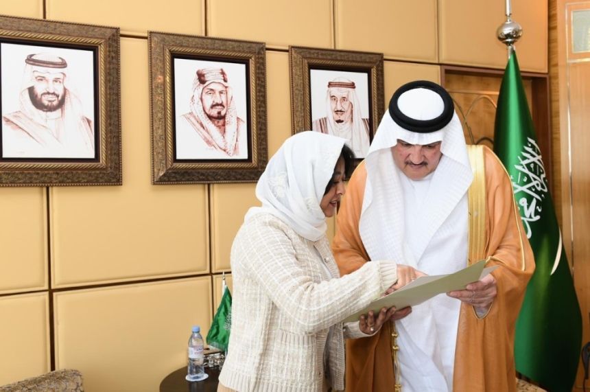 سفير المملكة لدى مصر يستقبل رائدة الفضاء ريانة برناوي