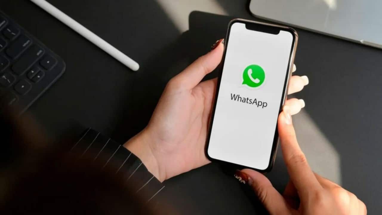 ميزة المفاتيح الأمنية المتوفرة في إصدار واتساب على أندرويد تأتي الآن إلى iOS