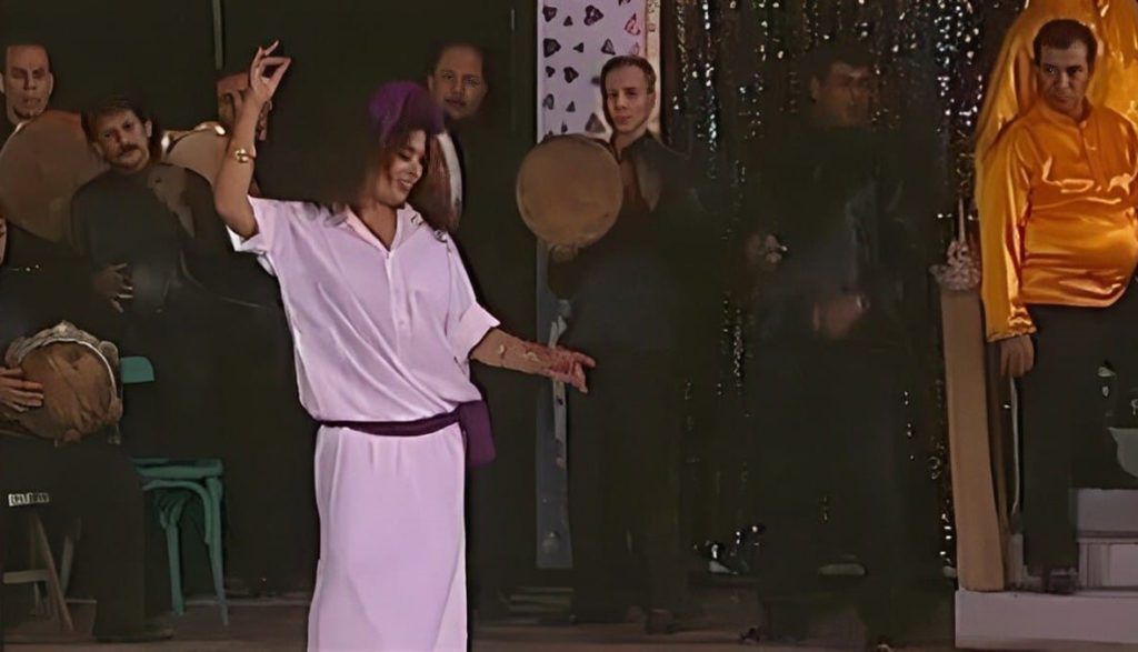 بيع عباءة فيفي عبده بملايين الجنيهات في مزاد.. والهدف إنساني