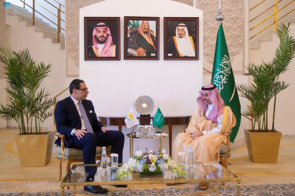 وزير الخارجية يوقع اتفاقية "إعفاء الجوازات الدبلوماسية" مع نظيره القبرصي