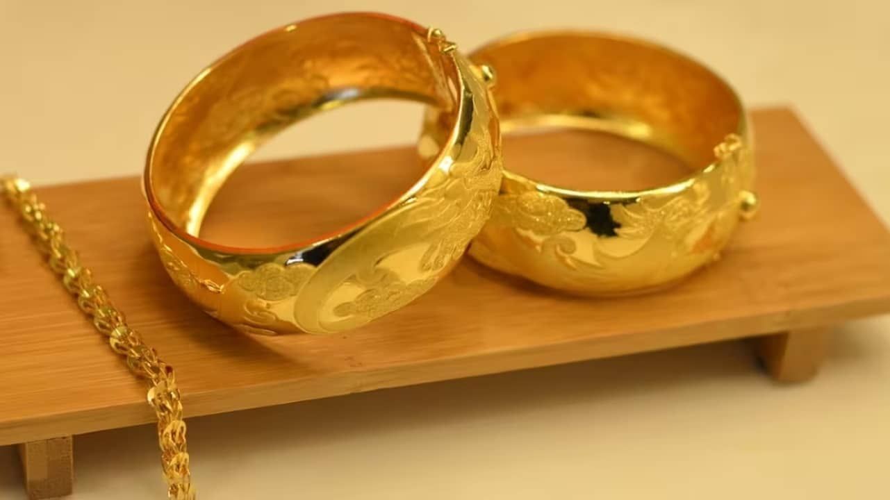 أسعار الذهب تهبط 160 جنيهاً في مصر: هل هذا انعكاس لأسعاره عالمياً؟