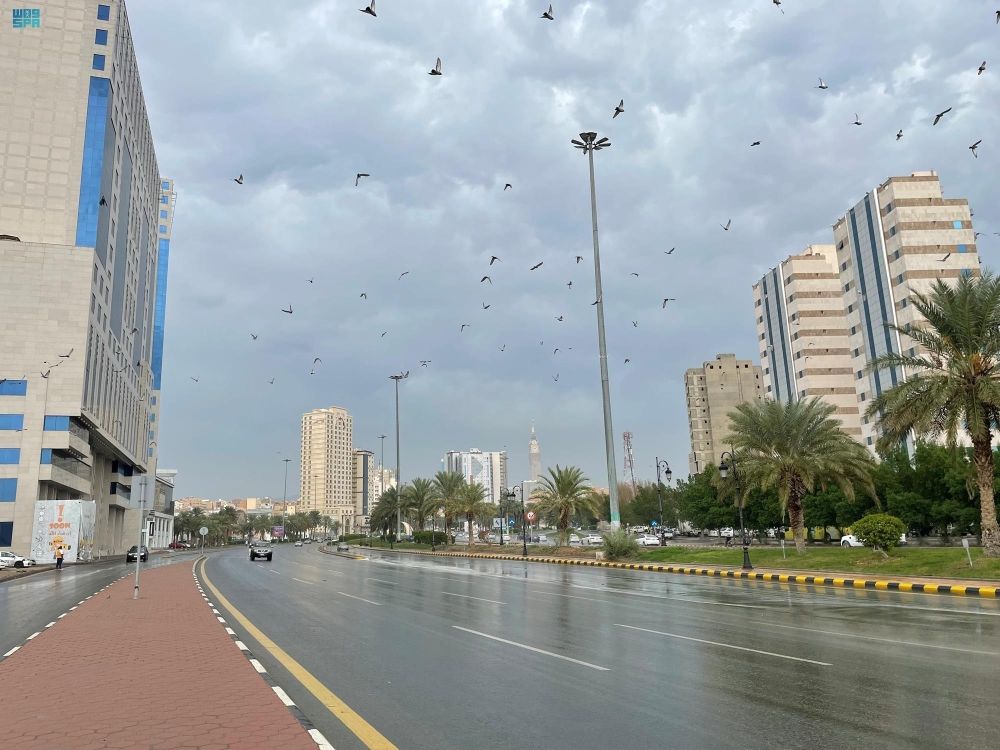 الدفاع المدني يدعو إلى الحيطة والحذر إثر الحالة المناخية في مكة المكرمة