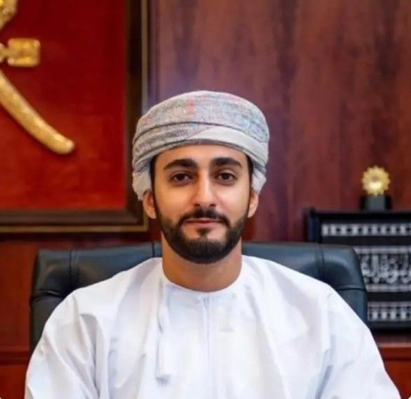 السعودية | وزير الثقافة والرياضة والشباب العماني يصل الرياض