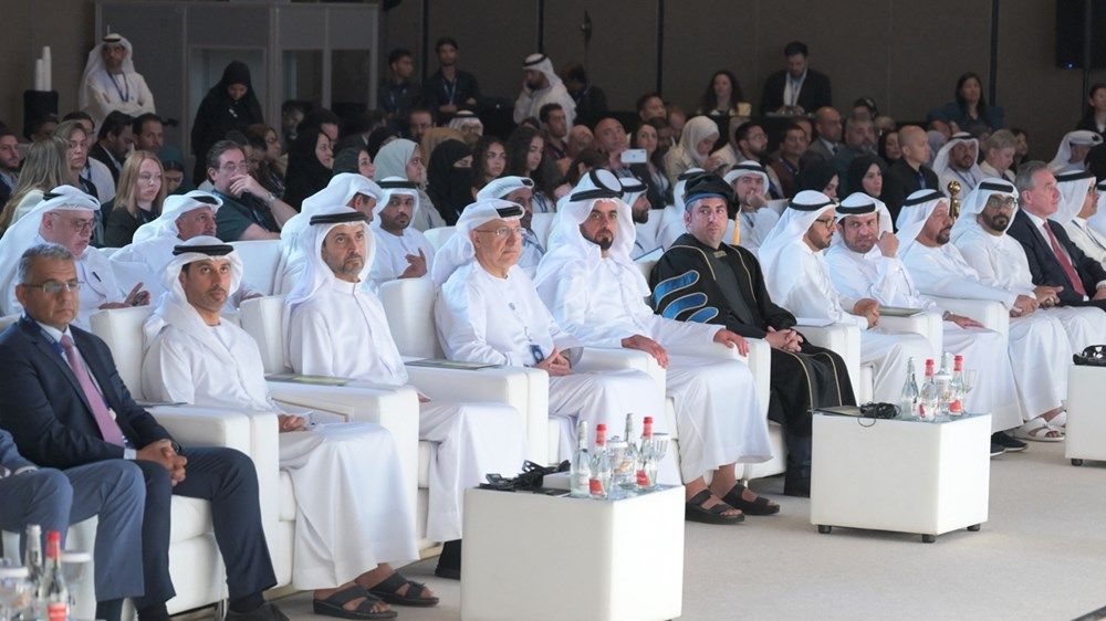 سيف بن زايد يشهد تخريج طلبة الماجستير في كلية ديهاد الإنسانية