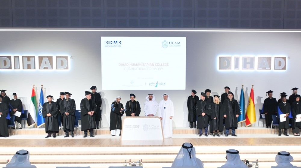 سيف بن زايد يشهد تخريج طلبة الماجستير في كلية ديهاد الإنسانية