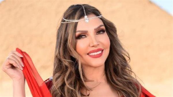 كل دقة في قلبي.. نادية مصطفي تتألق في حفل ١٠٠ سنة غنا