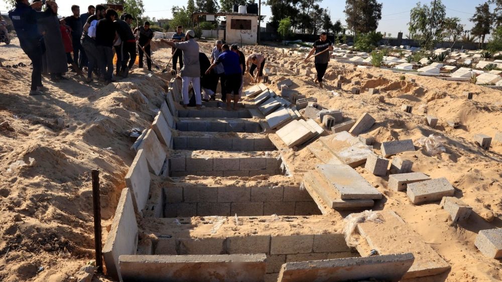 البرلمان العربي يدعو لتحقيق دولي بخصوص المقابر الجماعية في غزة