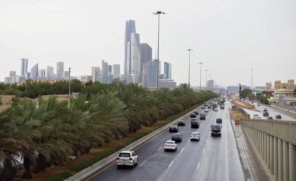 أمطار غزيرة على منطقة الرياض.. و"الدفاع المدني" يحذر
