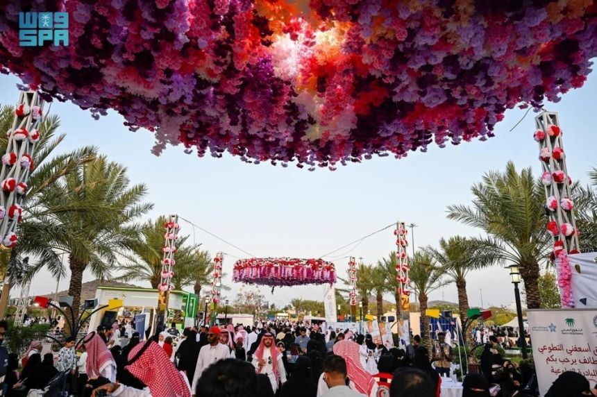 مهرجان الورد الطائفي.. فعاليات متميزة وأكبر سجادة زهور تجذب الزوار