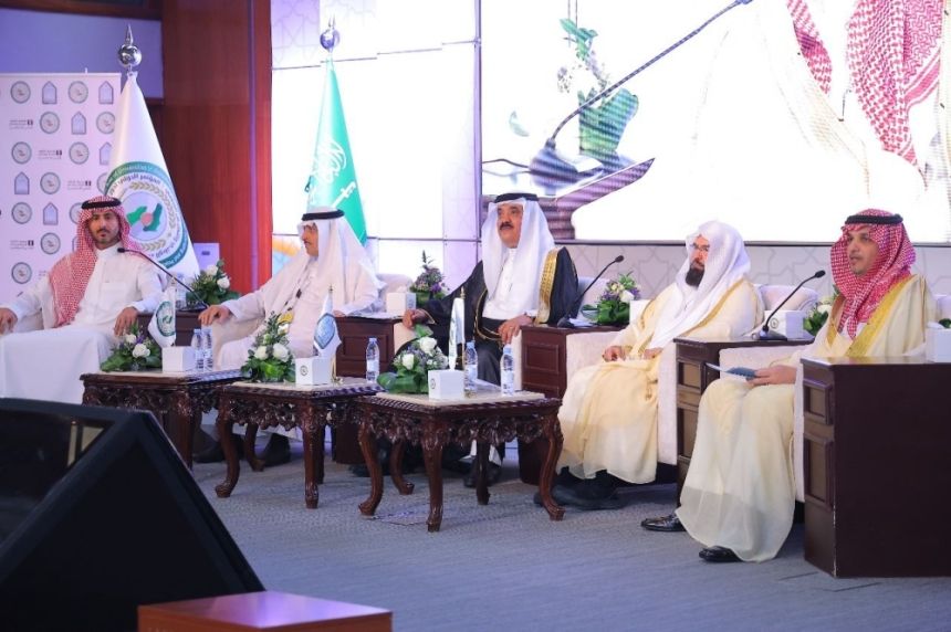 "السديس" يطالب بميثاق شرف  للإعلام الجديد ويجرِّم النيل من الرموز والقدوات