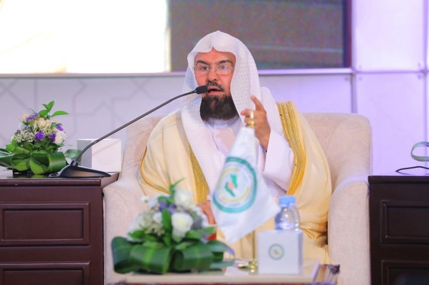 "السديس" يطالب بميثاق شرف  للإعلام الجديد ويجرِّم النيل من الرموز والقدوات